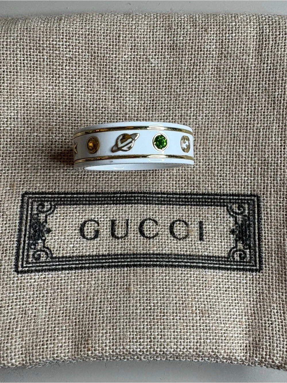 Gucci iconic 18k gold ring with gemstones